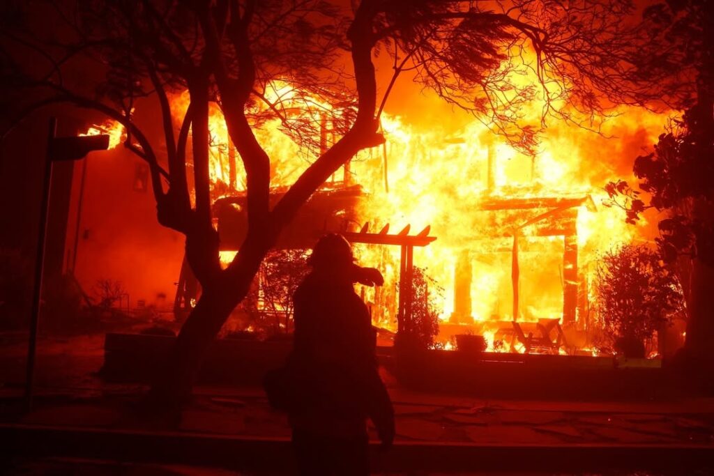 California's Unprecedented January Wildfire Crisis: A Devastating Inferno Sweeps Los Angeles 6 WhatsApp Image 2025 01 10 at 23.17.13